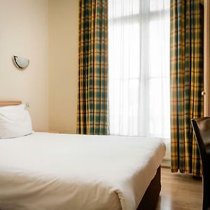 Habitación Básica con Cama King